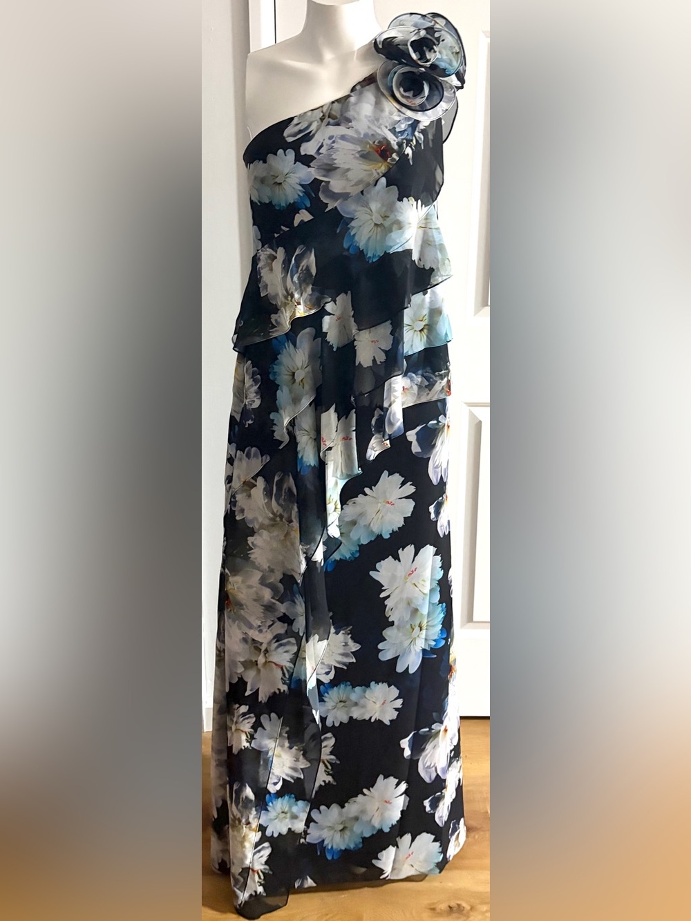 NWT. Teri Jon  One-Shoulder Black Floral ruffle Maxi evening gorgeous maxi Dress